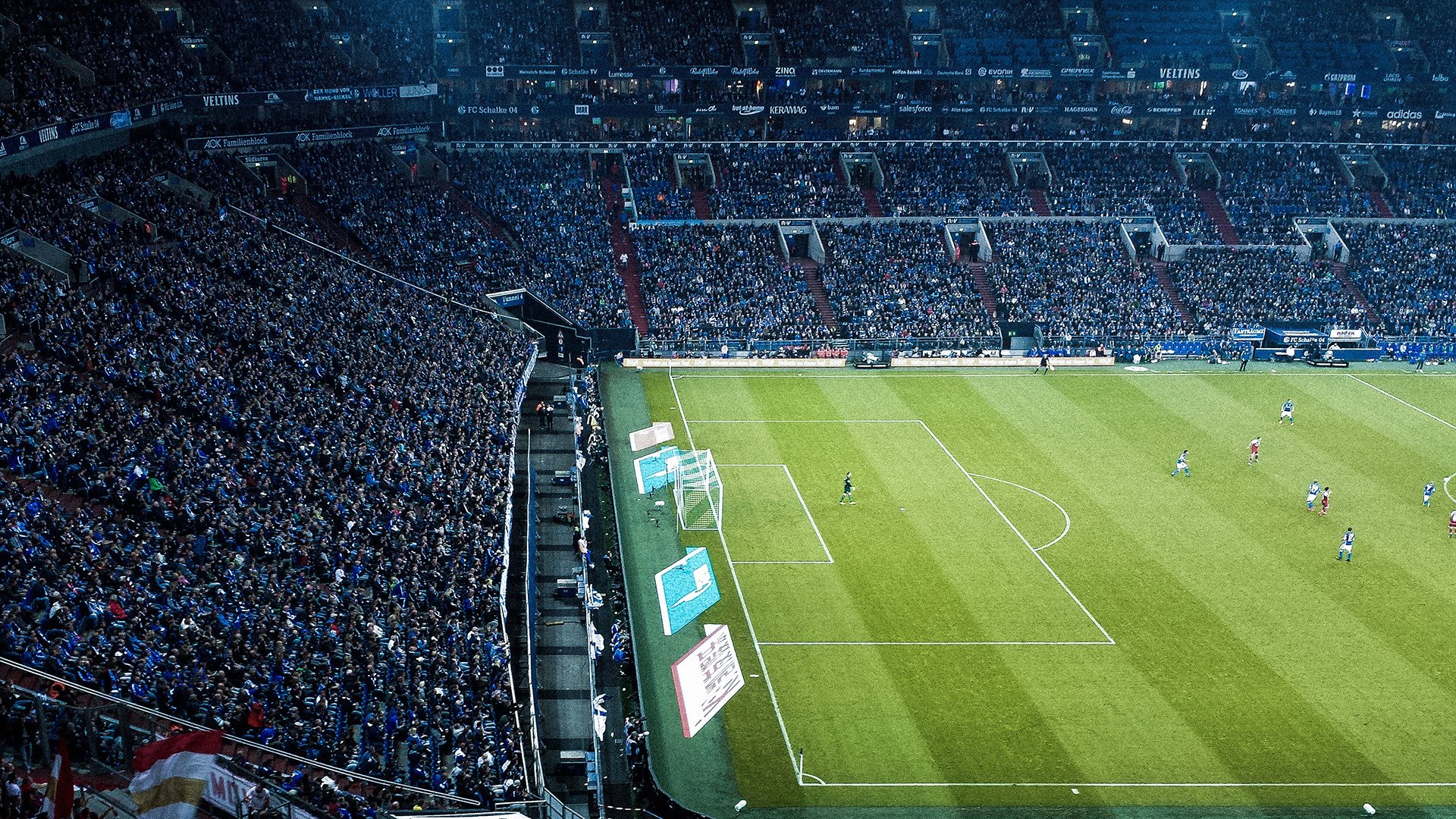 “外卖骑手安全转弯技能赛” 在封闭场地集中练习